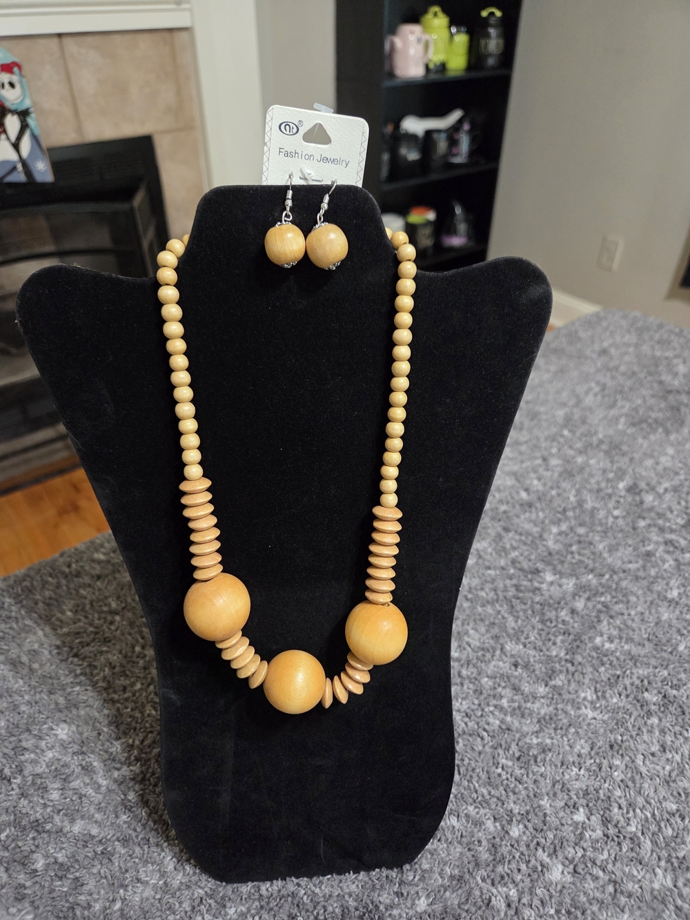 Fashion Jewelry Light Tan Wooden Bead Necklace with Matching Earrings